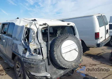 2014 Toyota Fj Cruiser z USA, uszkodzony, nr VIN JTEBU4BF4EK180418